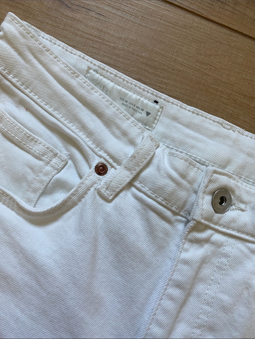 Zara White High-Rise Straight Jeans - Picture 4 of 4